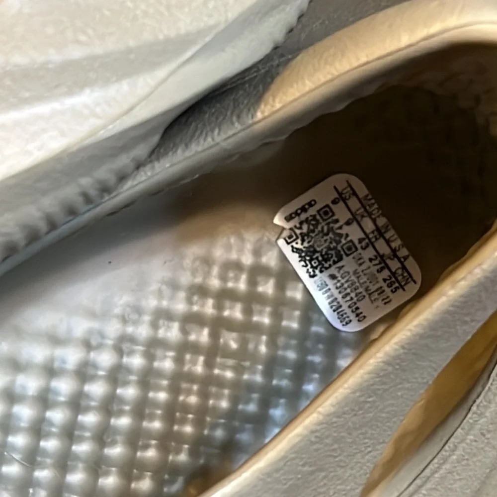 YEEZY RNR - Picture 4 of 6